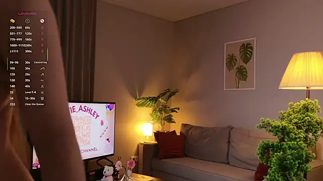 Luna Foxy online show from October 2025 02:25:02 PM