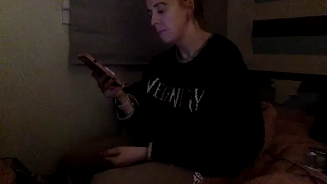 Bellababexox online show from May 2026 11:23:04 PM