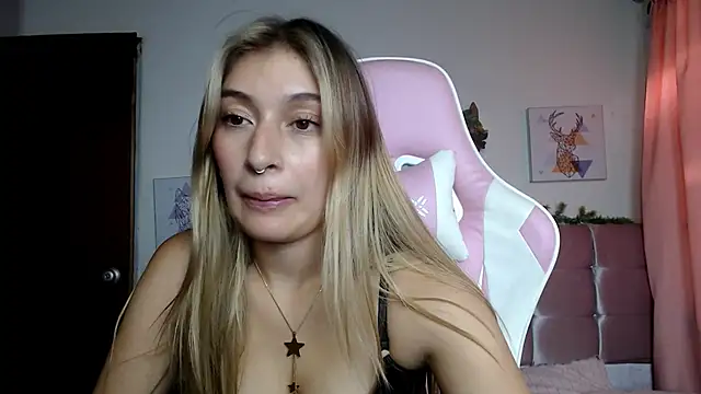 SophiaaLee online show from March 2026 10:38:01 PM