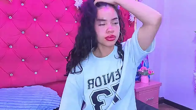 Nanis James online show from November 2025 02:55:02 AM