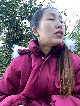 Huong-Ly online show from November 2025 09:46:01 AM