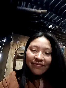 Snapshot of MuiNay chatting on February 2026 12:20:02 AM MuiNay online show from February 2026 12:20:02 AM