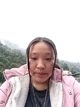 Snapshot of MuiNay chatting on February 2026 12:27:02 AM MuiNay online show from February 2026 12:27:02 AM