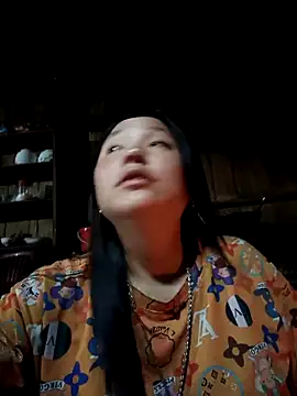 Snapshot of MuiNay chatting on February 2026 11:28:02 AM MuiNay online show from February 2026 11:28:02 AM