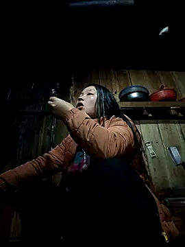 Snapshot of MuiNay chatting on February 2026 11:20:02 AM MuiNay online show from February 2026 11:20:02 AM