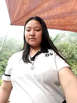 Snapshot of MuiNay chatting on March 2026 03:43:01 AM MuiNay online show from March 2026 03:43:01 AM