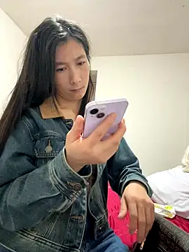 crhong666 online show from November 2025 12:00:02 AM