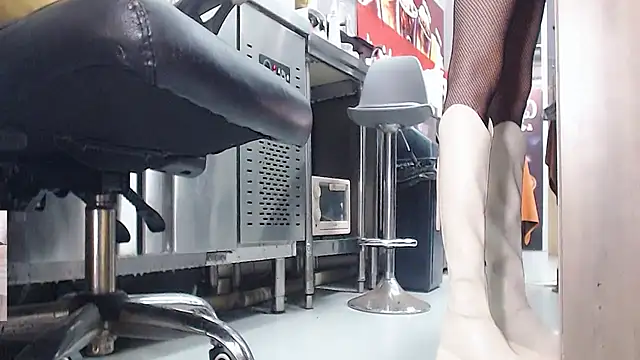 Eileen-L online show from October 2025 02:20:02 AM