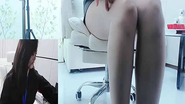 Eileen-L online show from December 2025 01:56:02 AM