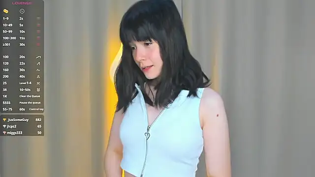 Honeey Beee online show from September 2025 07:17:02 PM