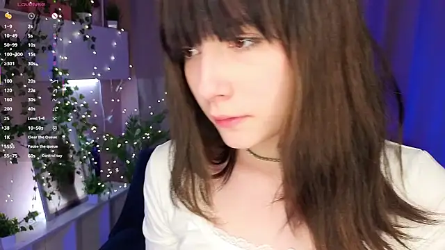 Honeey Beee online show from November 2025 03:45:02 PM