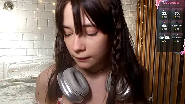 Honeey Beee online show from December 2025 03:20:04 PM