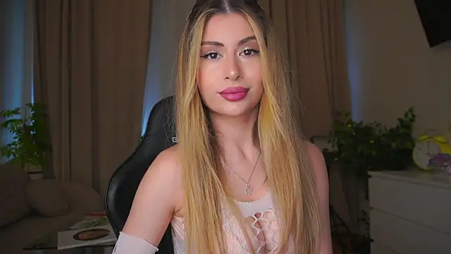 Snapshot of GeorginaHarn chatting on May 2026 08:10:02 AM GeorginaHarn online show from May 2026 08:10:02 AM
