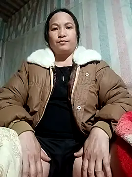 Snapshot of Love-Mama33 chatting on February 2026 12:37:01 PM Love-Mama33 online show from February 2026 12:37:01 PM