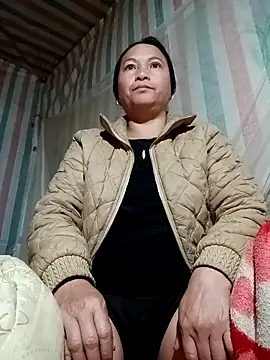 Snapshot of Love-Mama33 chatting on February 2026 11:32:02 PM Love-Mama33 online show from February 2026 11:32:02 PM