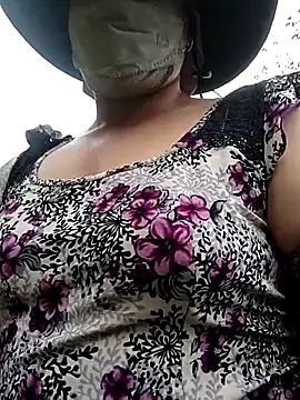 Love-Mama33 online show from March 2026 01:12:02 AM