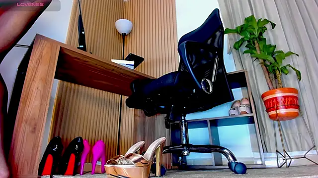 Anastacia lestrange online show from October 2025 10:29:01 AM