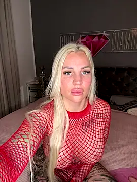 CoraDiamond online show from December 2025 07:17:01 AM