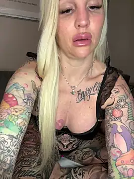 CoraDiamond online show from March 2026 04:43:01 PM