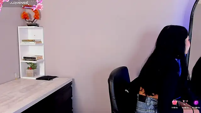 Emma  clark  online show from October 2025 12:11:01 PM