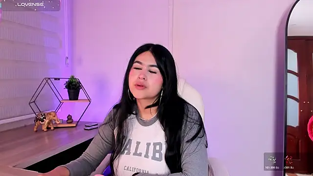 Emma  clark  online show from November 2025 12:19:02 PM