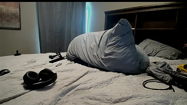 Snapshot of LeeCox chatting on December 2024 11:06:02 PM LeeCox online show from December 2024 11:06:02 PM