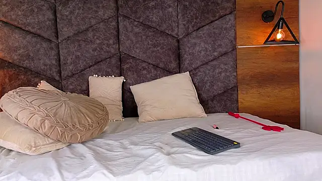 Nickifox   online show from November 2025 08:06:02 AM