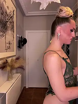 Snapshot of lacattiva chatting on October 2025 05:44:02 PM lacattiva online show from October 2025 05:44:02 PM