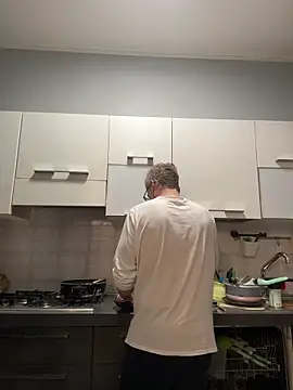 Axl hot online show from April 2026 06:35:01 PM