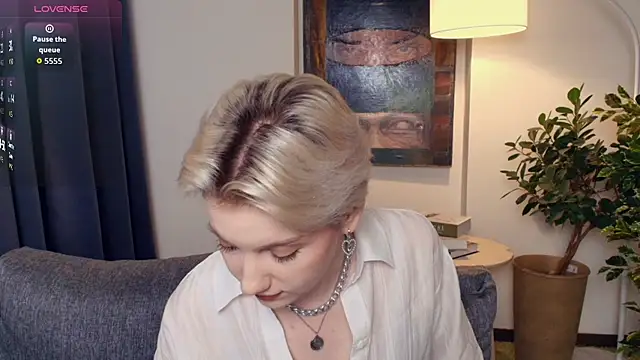 Snapshot of OdelynaAsp chatting on November 2025 12:19:02 PM OdelynaAsp online show from November 2025 12:19:02 PM