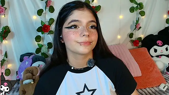 Snapshot of cutee_andrea chatting on May 2026 03:22:02 AM cutee andrea online show from May 2026 03:22:02 AM