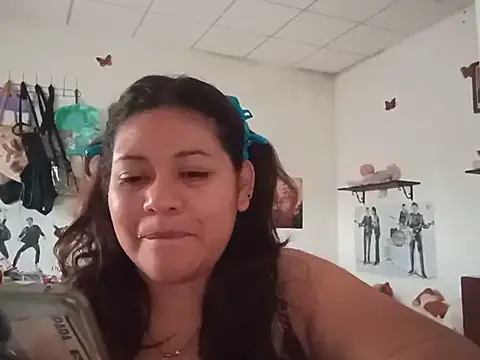 Snapshot of Kitty_WetXxX chatting on June 2026 08:18:01 PM Kitty WetXxX online show from June 2026 08:18:01 PM