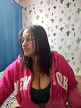 Avannay online show from September 2025 12:02:02 AM