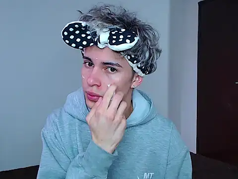 john vichenso online show from October 2025 09:15:02 PM