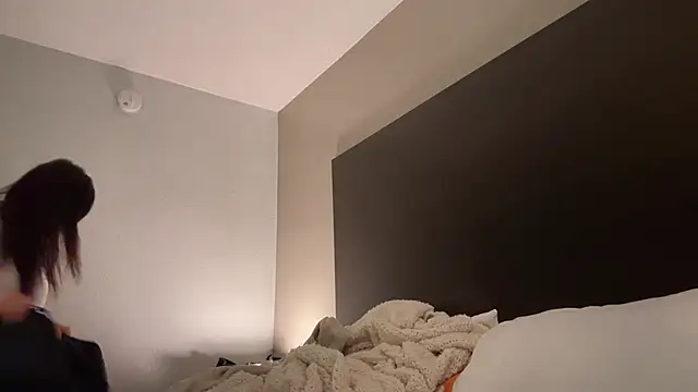 ValentinaPlays online show from April 2026 02:35:01 PM