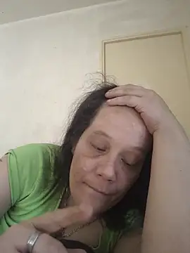 Snapshot of zeousseelphie chatting on June 2026 12:20:01 PM zeousseelphie online show from June 2026 12:20:01 PM