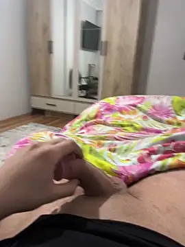 Erenn9972 online show from December 2025 10:06:01 PM