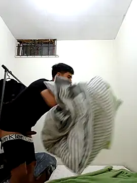 giudich1 online show from September 2025 12:04:01 AM