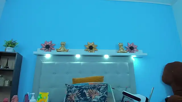 neferet opal online show from December 2025 12:17:01 AM