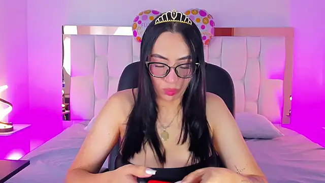 Snapshot of Camille_Juicy chatting on September 2025 01:02:01 PM Camille Juicy online show from September 2025 01:02:01 PM