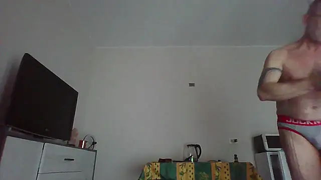 Snapshot of Lynceus chatting on May 2026 10:42:02 AM Lynceus online show from May 2026 10:42:02 AM