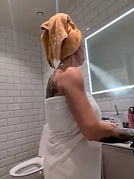 sexygilf82 online show from November 2025 09:36:02 PM