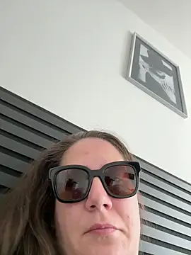 Snapshot of melanie75020 chatting on February 2026 09:43:02 AM melanie75020 online show from February 2026 09:43:02 AM