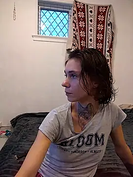 HoneySquirrel online show from October 2025 04:18:01 PM