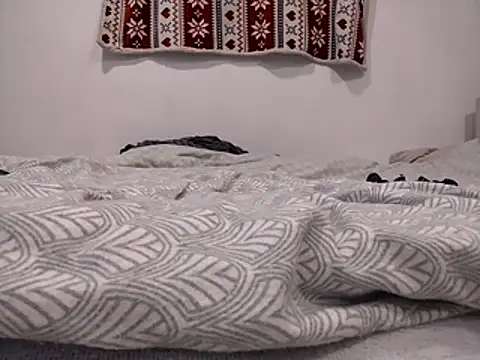 HoneySquirrel online show from October 2025 07:58:02 PM