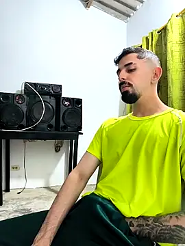 giannis090 online show from October 2025 12:33:01 AM