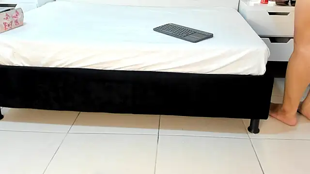 VanessaHard as online show from September 2025 03:45:01 PM