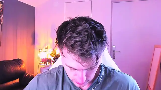 Oscar Miller  online show from October 2025 09:12:02 PM