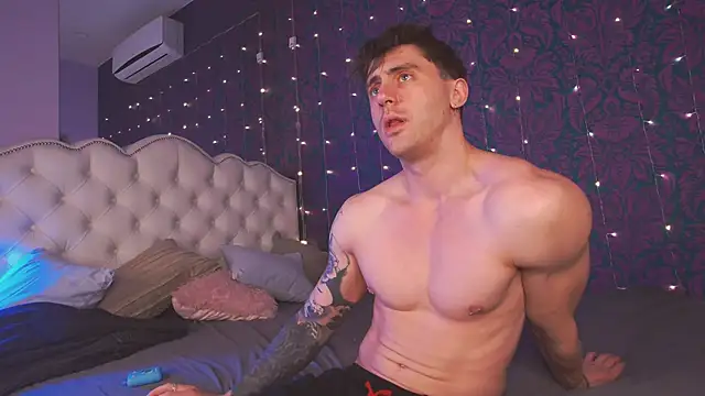 Oscar Miller  online show from November 2025 09:17:01 PM