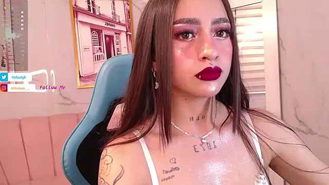 Abril Velvet a  online show from October 2025 01:35:02 PM